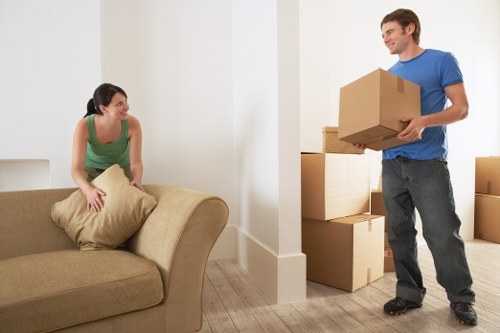 Family using mobile self storage during a house move in Cannhall